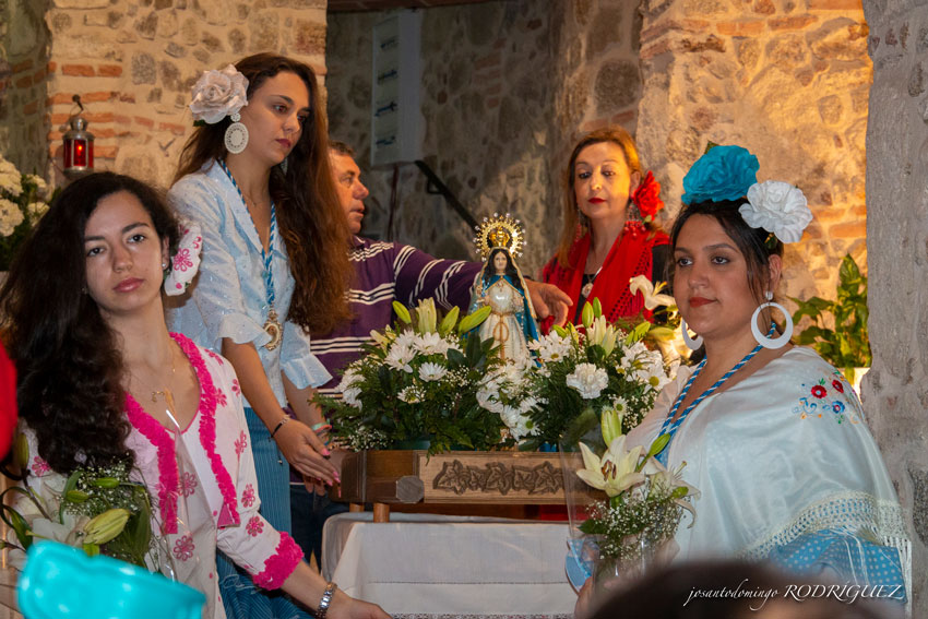 Ofrenda floral a la Virgen de la Yedra