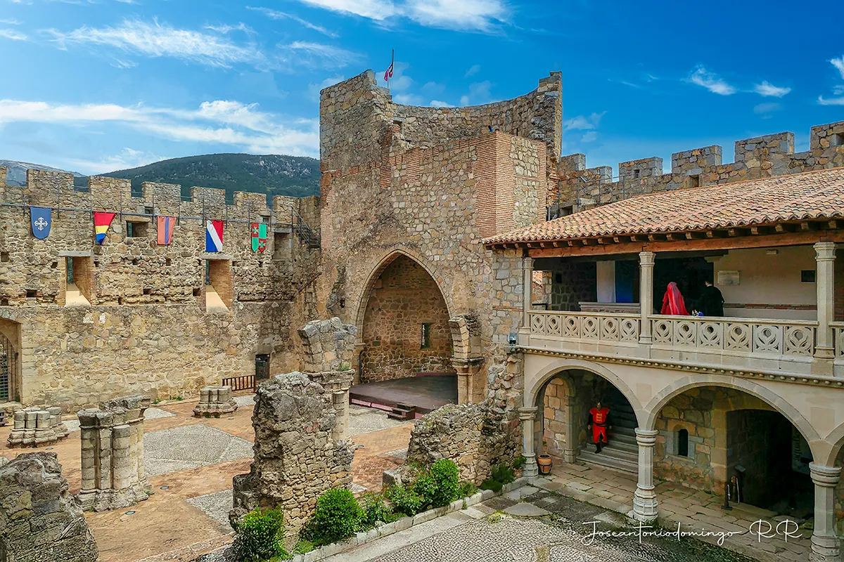 CASTILLO